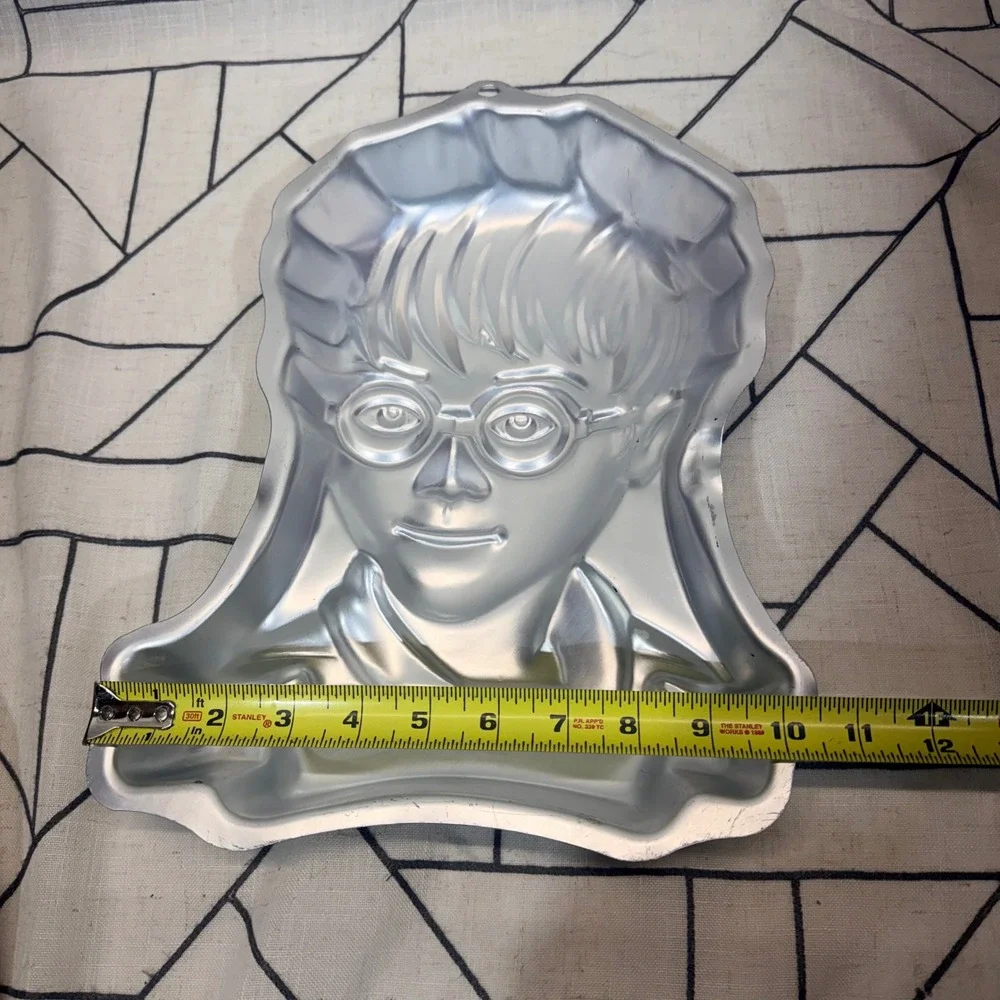 Wilton Harry‎ Potter Cake Pan 14